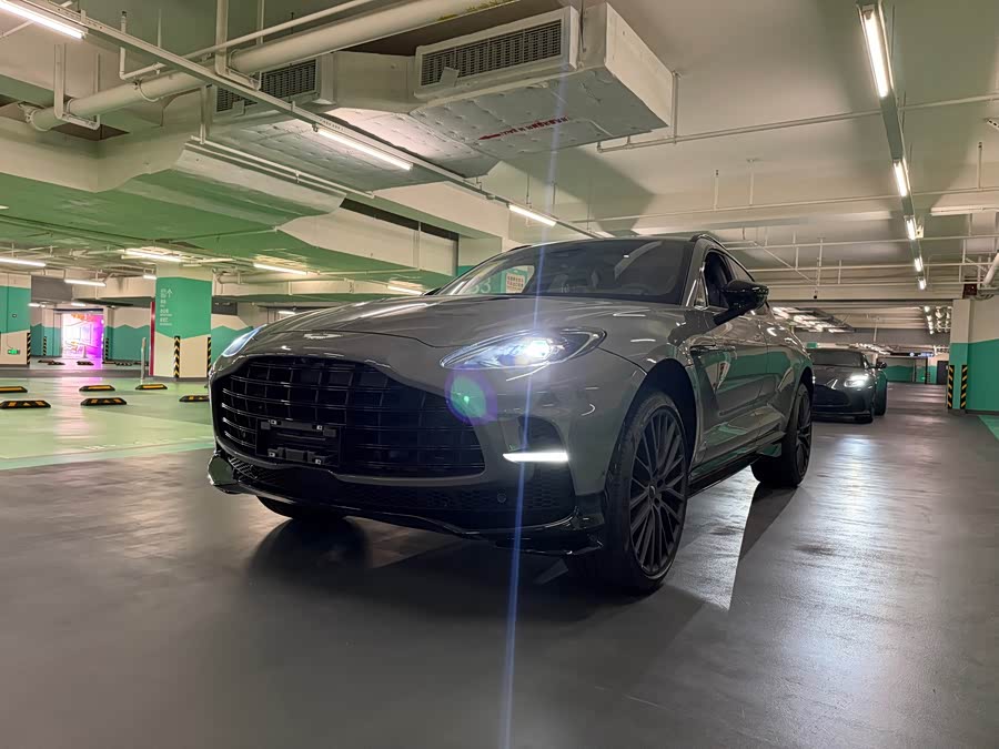 Aston Martin DBX 2025 4.0T V8 707