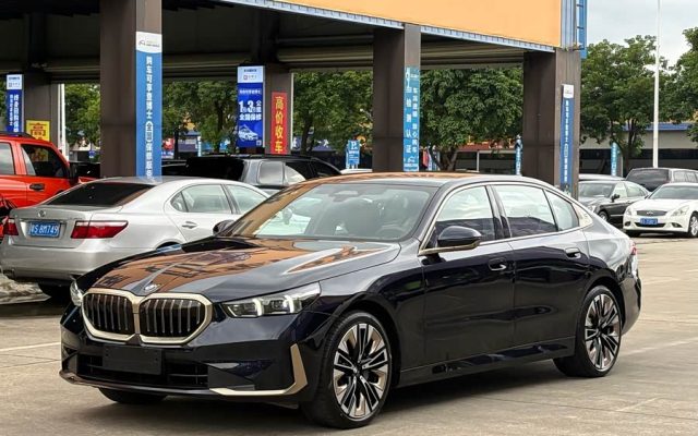 BMW 5 Series 2025 530Li Luxury Package