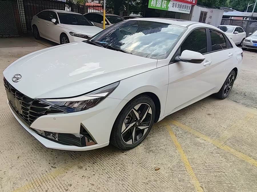 Elantra 2022 1.5L CVT LUX Premium Edition