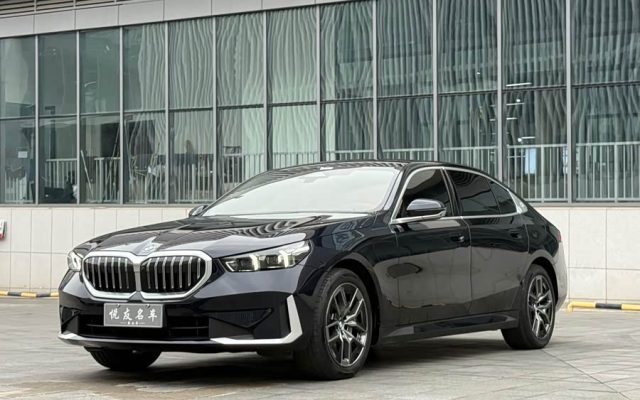 BMW 5 Series 2025 530Li Leading Luxury Package