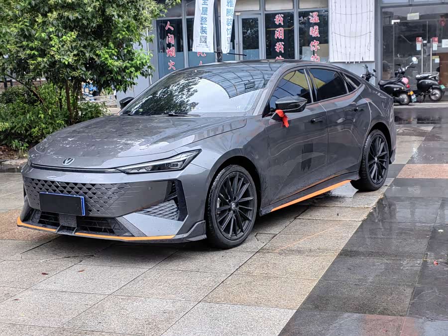 Changan UNI-V 2024 1.5T Smart Navigation Edition