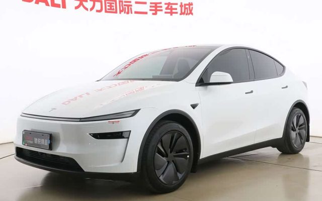Model Y 2025 RWD