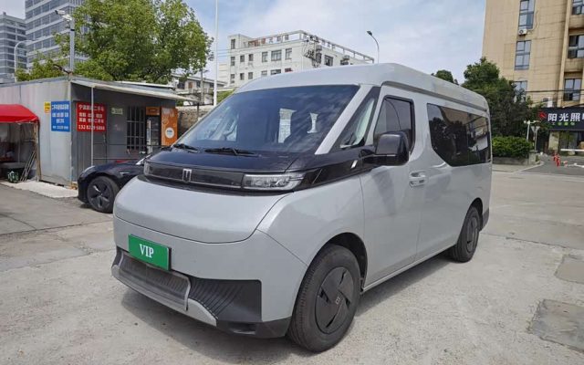 Remote Super VAN 2025 2WD Short Wheelbase Medium Roof 68kWh Smart Chip