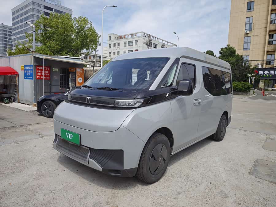 Remote Super VAN 2025 2WD Short Wheelbase Medium Roof 68kWh Smart Chip